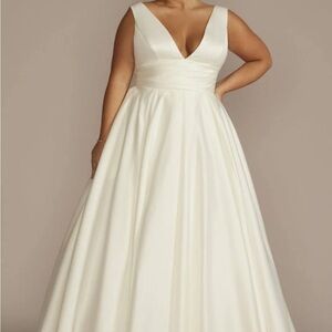 Ivory Satin Ball Gown Wedding Dress- NWT- Pockets